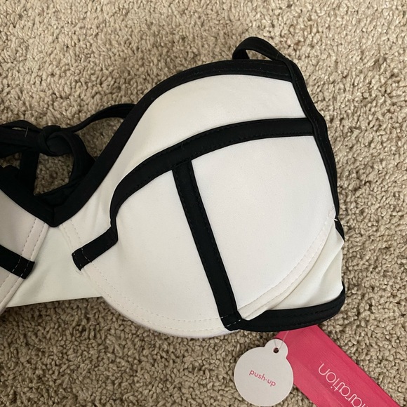 New with tags bikini - Picture 3 of 5